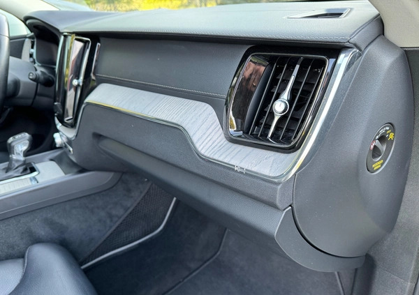Volvo XC 60 cena 119000 przebieg: 241670, rok produkcji 2018 z Warszawa małe 191